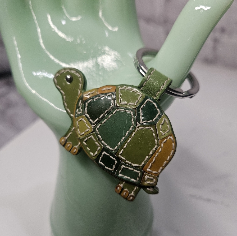 Rare Coach Leather Turtle Keyring - Picture 2 of 3